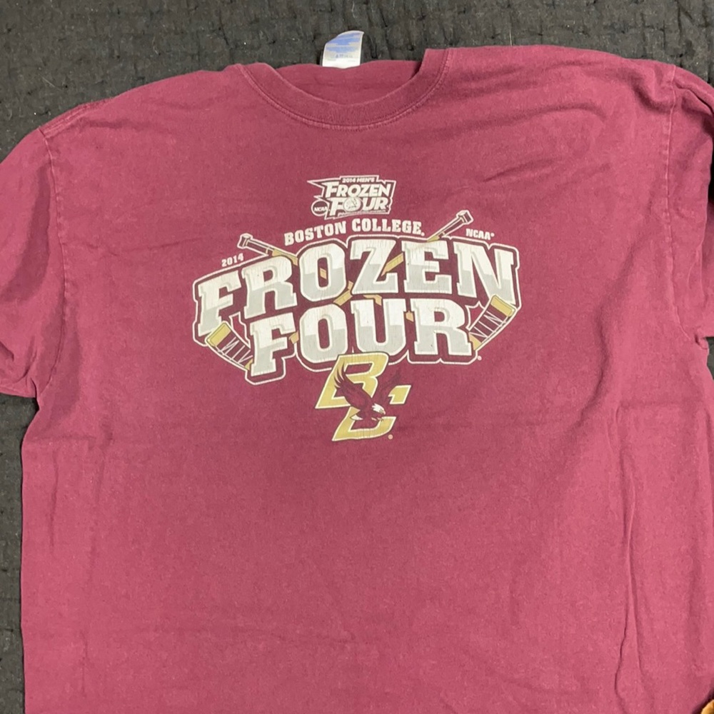 Mens XL Boston College Frozen Four hockey tee